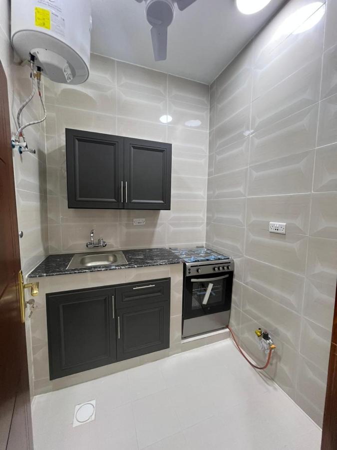 Red 8 - Okaad Apartment *