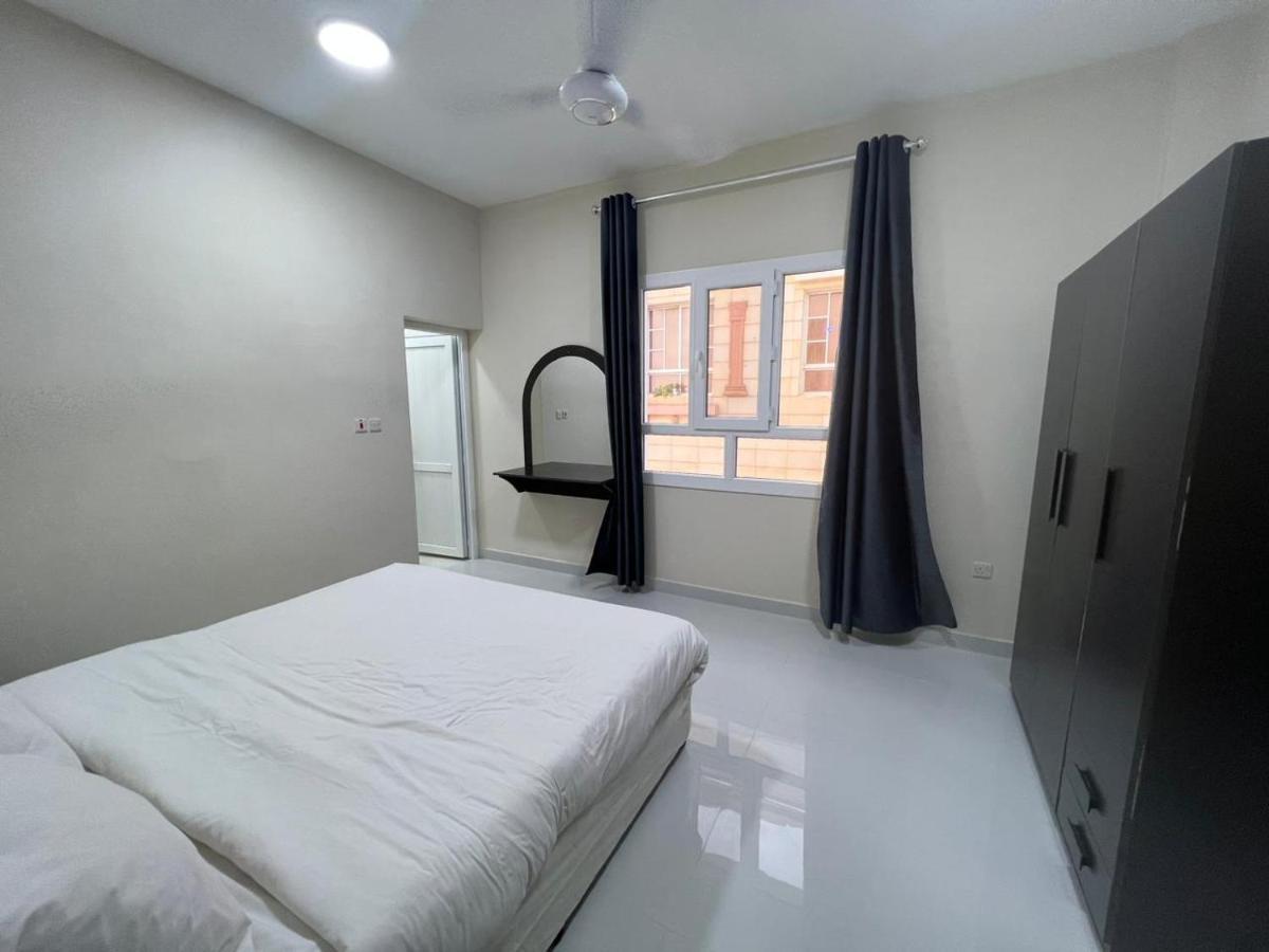 Red 8 - Okaad Apartment